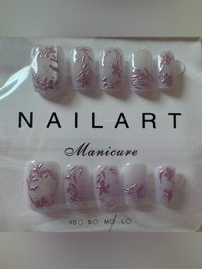 New Press-On Nails Set in Lilac and White Size Medium